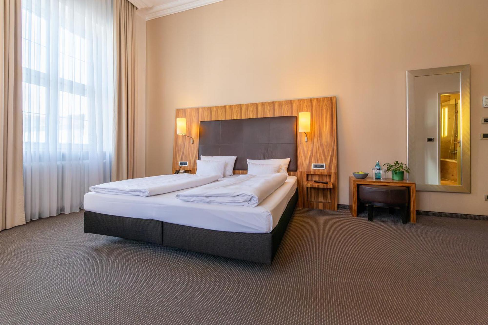 Herzogshof - Boutique-Hotel Am Dom Regensburg Bagian luar foto
