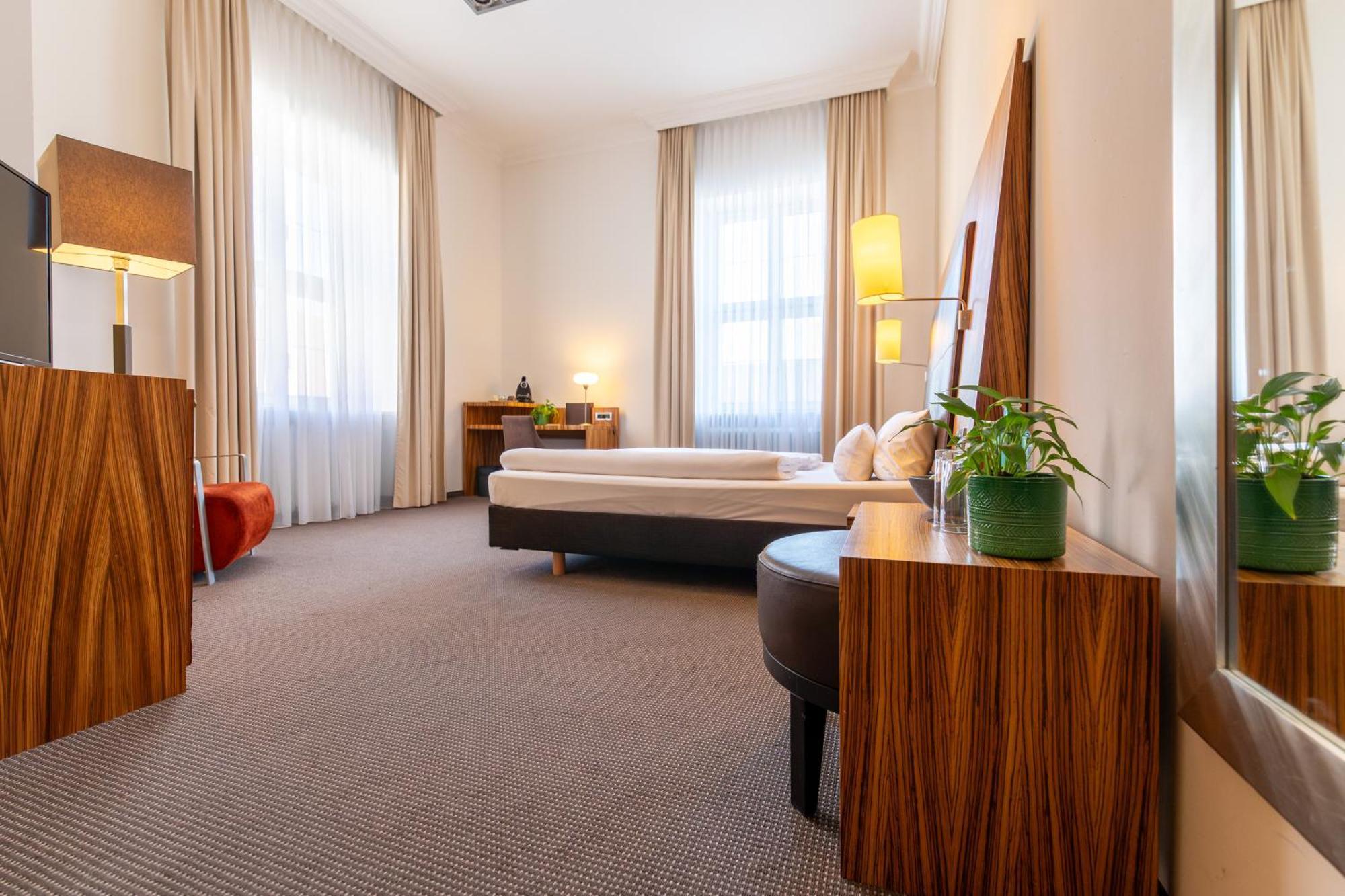 Herzogshof - Boutique-Hotel Am Dom Regensburg Bagian luar foto