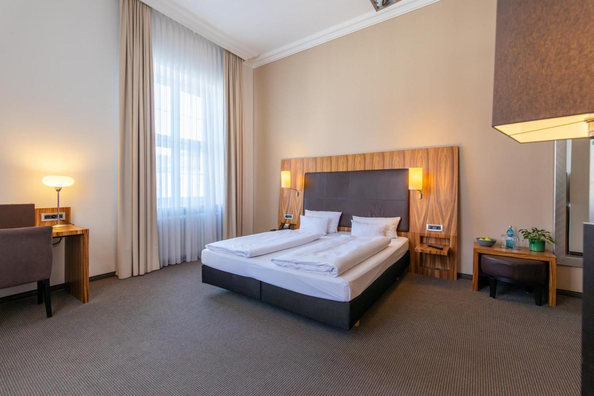 Herzogshof - Boutique-Hotel Am Dom Regensburg Bagian luar foto